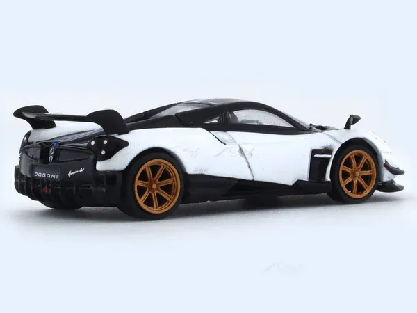 Pagani-Huayra-BC-bianco-benny-white-1-64-Tarmac-works-diecast-best-seller-india-car-model-4_grande.webp